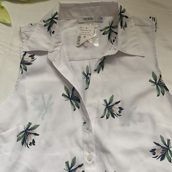 ⭐️NWT ricki’s sleeveless collared button front blouse⭐️ - Picture 5 of 8